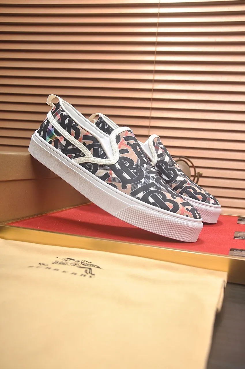 Men's shoes 💰400💶【Burberry】Classic low-top sneakers｜Imported cowhide with classic plaid fabric｜Sheepskin lining｜Original outsole｜Fine workmanship and comfortable to wear Size: 38-44 (customized at 45)